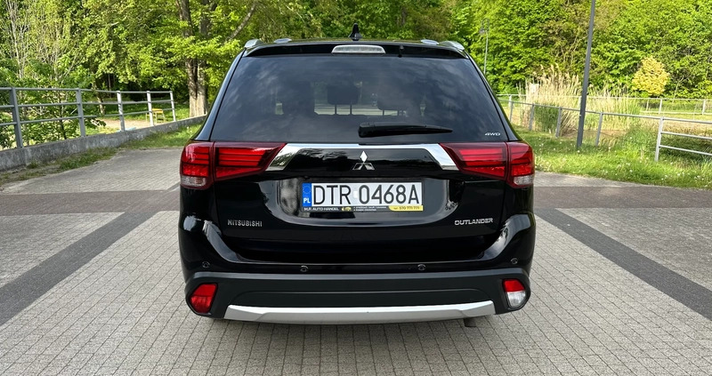 Mitsubishi Outlander cena 79900 przebieg: 210000, rok produkcji 2017 z Wrocław małe 596